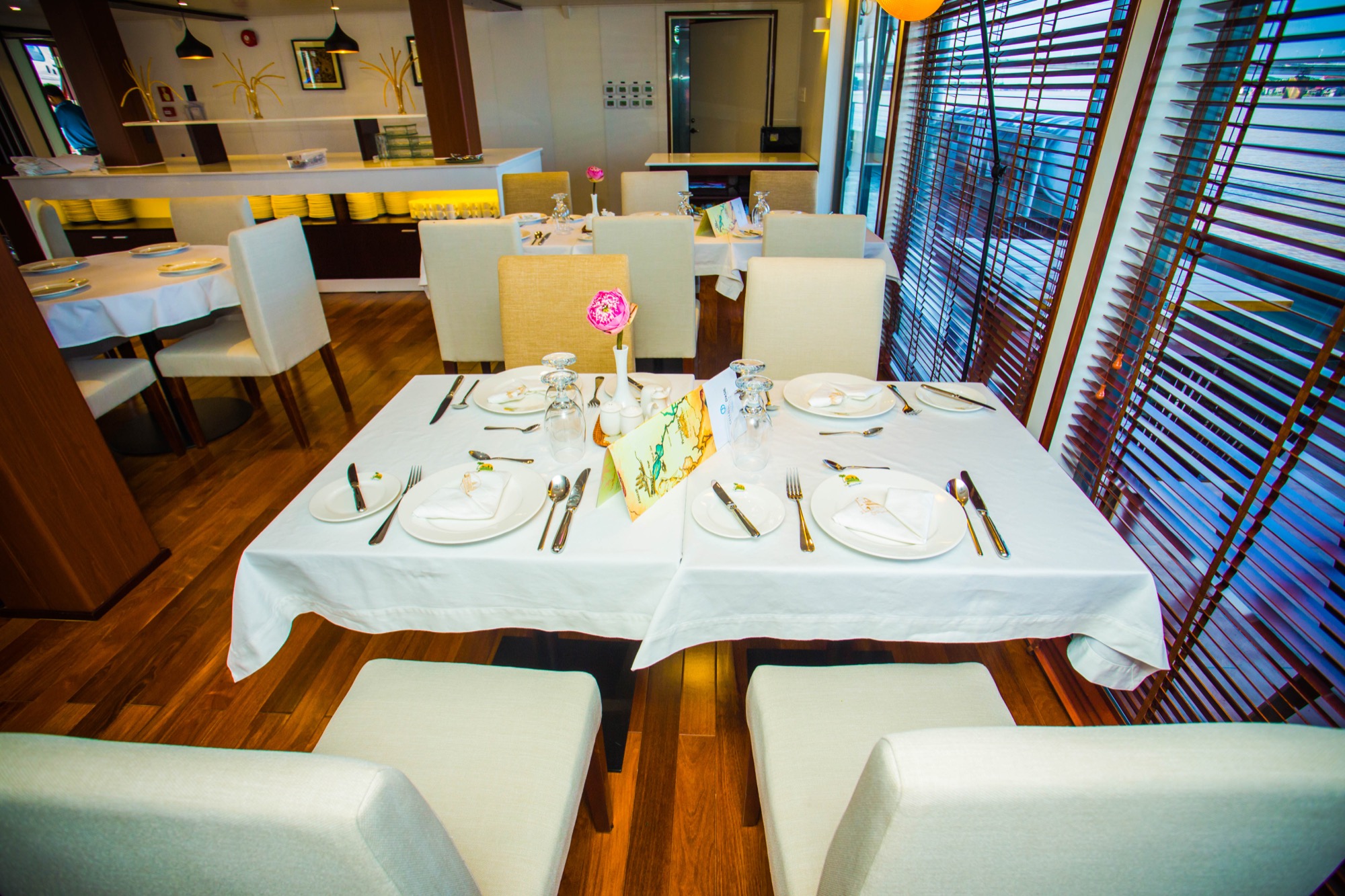 CroisiEurope RV Indochine II Restaurant 1.jpg
